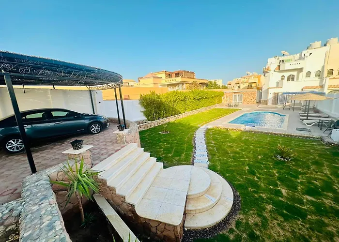 Sky Near Airport Villa *